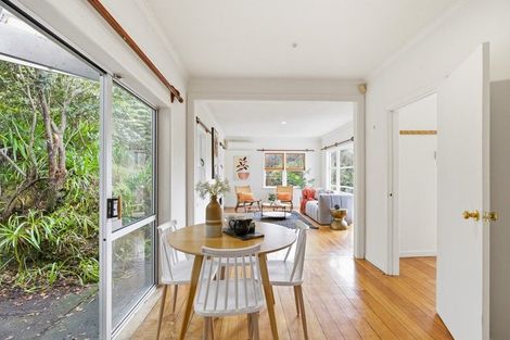 Photo of property in 9 Victory Crescent, Tawa, Wellington, 5028