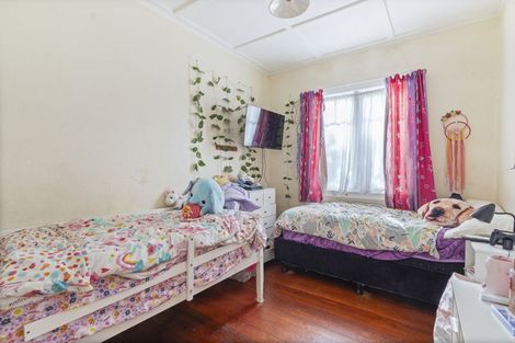Photo of property in 2 Keeling Road, Henderson, Auckland, 0612