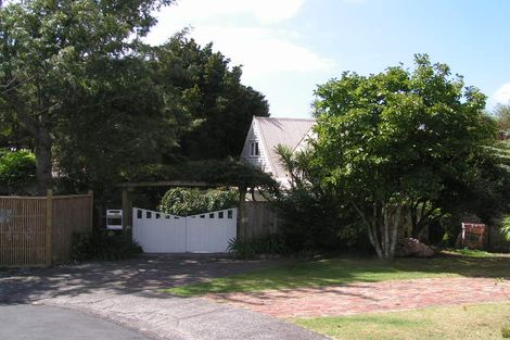 Photo of property in 17 Paruru Avenue, Northcote, Auckland, 0627