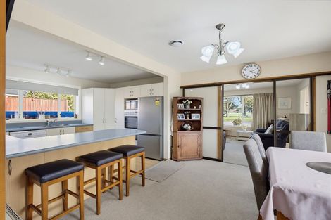 Photo of property in 332 Memorial Avenue, Burnside, Christchurch, 8053