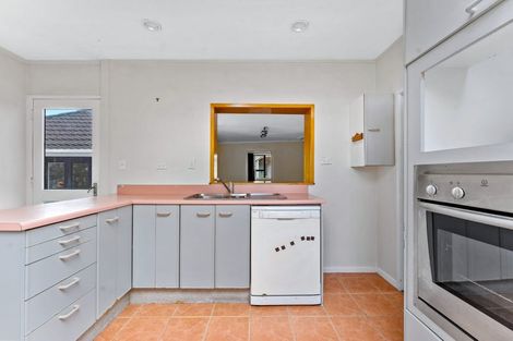 Photo of property in 226 East Coast Road, Forrest Hill, Auckland, 0620