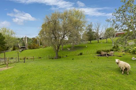 Photo of property in 1187 Peak Road, Helensville, 0875