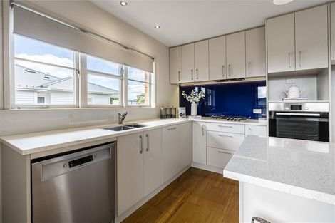 Photo of property in 10 Aramoana Avenue, Devonport, Auckland, 0624