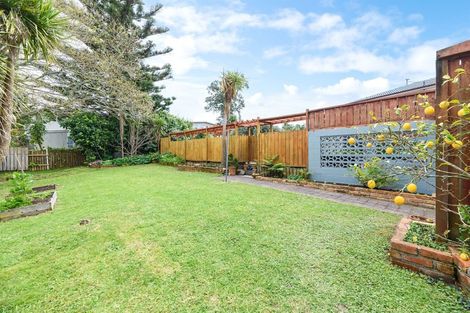 Photo of property in 6 Ravenwood Drive, Forrest Hill, Auckland, 0620