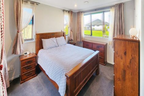 Photo of property in 93 Te Kio Crescent, Papamoa Beach, Papamoa, 3118