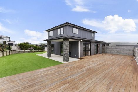 Photo of property in 2 Opaoa Way, Aotea, Porirua, 5024
