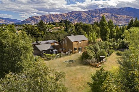Photo of property in 2 Wineberry Lane, Wanaka, 9305