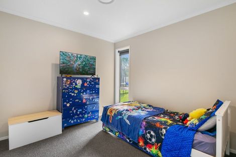 Photo of property in 15 Barry Curtis Place, Levin, 5510