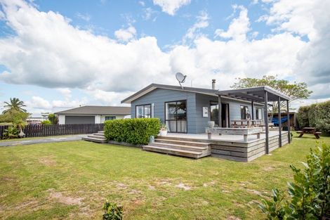 Photo of property in 28 Darlington Street, Ngatea, 3503