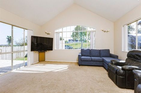 Photo of property in 24 Corta Bella Place, Golflands, Auckland, 2013