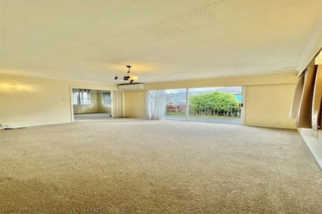 Photo of property in 16 Moeraki Road, Maoribank, Upper Hutt, 5018