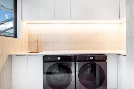 Photo of property in 48 Sylvia Road, Hillcrest, Auckland, 0627