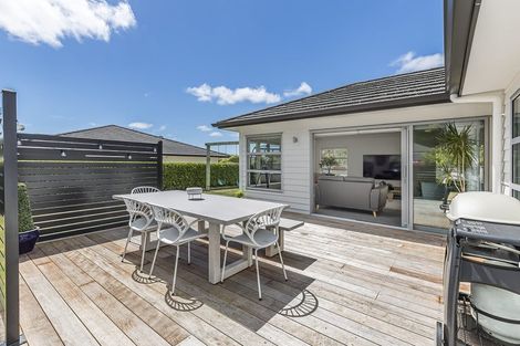 Photo of property in 12 Banks Boulevard, Whitby, Porirua, 5024