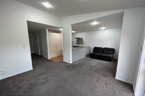 Photo of property in 11/30 John Jennings Drive, Oteha, Auckland, 0632