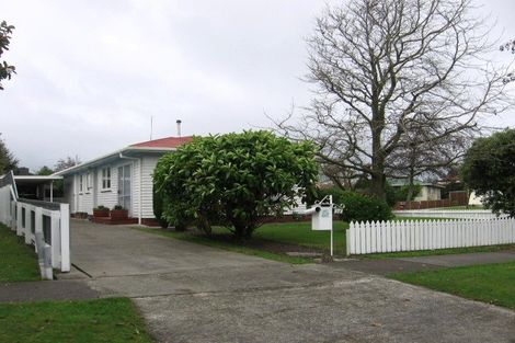 Photo of property in 19 Rhodes Drive, Kelvin Grove, Palmerston North, 4414