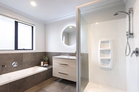 Photo of property in 71 Kaurinui Crescent, One Tree Point, 0118