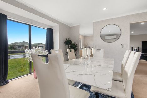 Photo of property in 100 Pacific Drive, Fitzherbert, Palmerston North, 4410