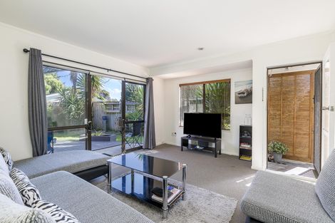 Photo of property in 1/21 Gloaming Place, Conifer Grove, Takanini, 2112