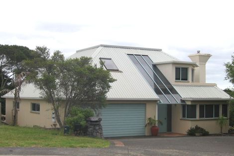 Photo of property in 30 Chedworth Drive, Glenfield, Auckland, 0629