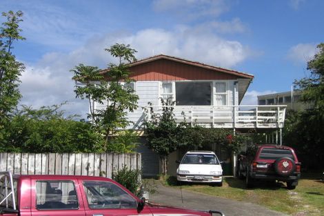 Photo of property in 18 Crocombe Crescent, Beach Haven, Auckland, 0626