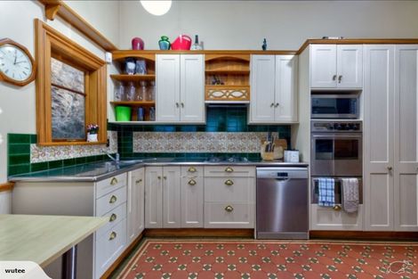 Photo of property in 64 Oriental Parade, Oriental Bay, Wellington, 6011