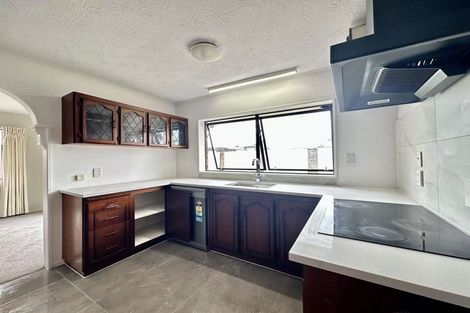 Photo of property in 2/11 Takutai Avenue, Bucklands Beach, Auckland, 2012