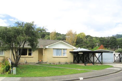 Photo of property in 25 Deller Grove, Silverstream, Upper Hutt, 5019