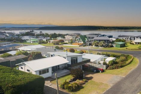 Photo of property in 18 Robbie Street, Foxton Beach, Foxton, 4815