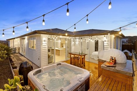 Photo of property in 13 Barrique Road, Kumeu, 0810