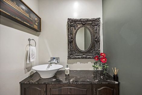 Photo of property in 28 Tyrico Close, Unsworth Heights, Auckland, 0632