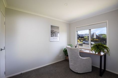 Photo of property in 3 Oakmont Crescent, Waiwhakaiho, New Plymouth, 4312