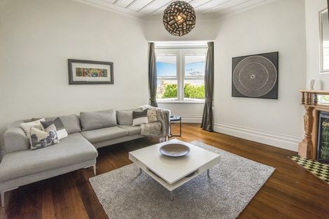 Photo of property in 52 Stanley Point Road, Stanley Point, Auckland, 0624