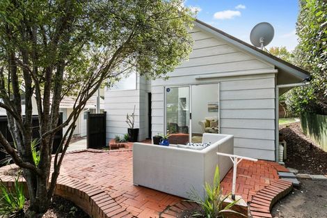 Photo of property in 2/21 Simon Ellice Drive, Bayview, Auckland, 0629