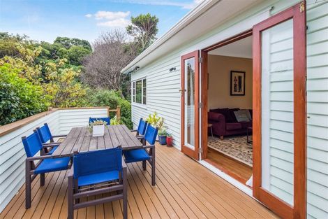 Photo of property in 122 Totara Road, Miramar, Wellington, 6022