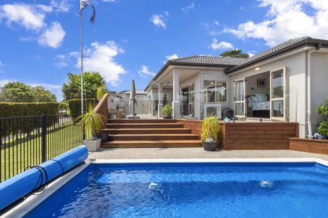 Photo of property in 8 Stonedge Lane, Rosedale, Auckland, 0632