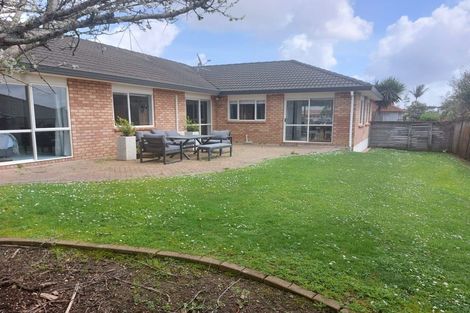 Photo of property in 21 Eaglemont Drive, East Tamaki Heights, Auckland, 2016