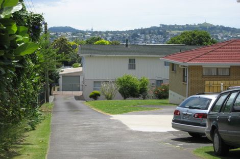 Photo of property in 2/11 Waterfront Road, Mangere Bridge, Auckland, 2022