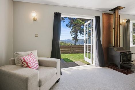 Photo of property in 120 Miromiro Road, Normandale, Lower Hutt, 5010