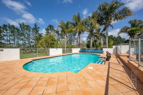 Photo of property in 30 Riverland Road, Kumeu, 0892