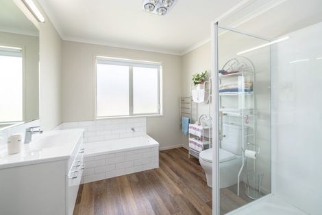 Photo of property in 25 Tarata Grove, Lansdowne, Masterton, 5810