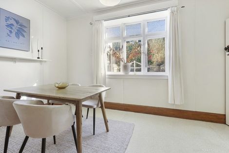 Photo of property in 354 The Parade, Island Bay, Wellington, 6023