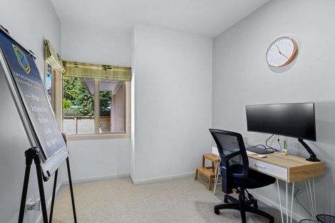 Photo of property in 26 Shelter Grove, Frankleigh Park, New Plymouth, 4310