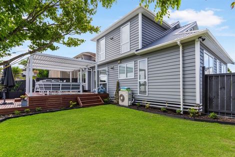 Photo of property in 2/862 East Coast Road, Northcross, Auckland, 0630