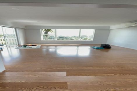 Photo of property in 372 Glenfield Road, Glenfield, Auckland, 0629