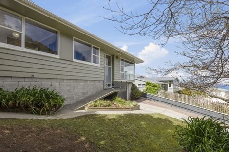 Photo of property in 70 Dowse Drive, Maungaraki, Lower Hutt, 5010