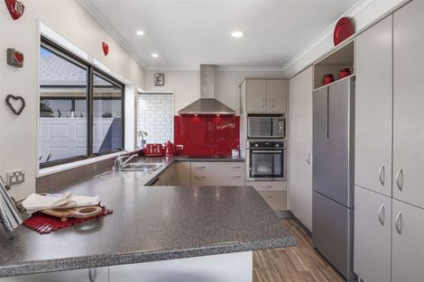 Photo of property in 24 Carribean Place, Papamoa Beach, Papamoa, 3118