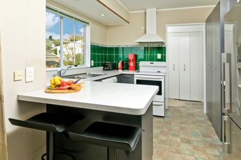 Photo of property in 17b Bernleigh Terrace, West Harbour, Auckland, 0618