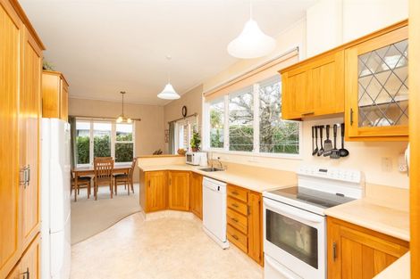 Photo of property in 135 Lake Crescent, Hamilton Lake, Hamilton, 3204