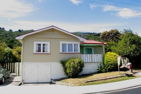 Photo of property in 118 Waikawa Road, Picton, 7220
