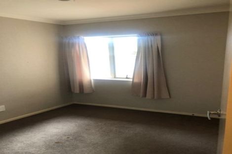 Photo of property in 17 Balmerino Grove, Waikanae, 5036